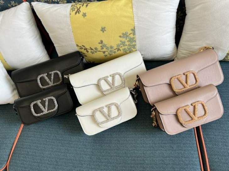 Picture of Valentino Handbags _SKUfw119168783fw